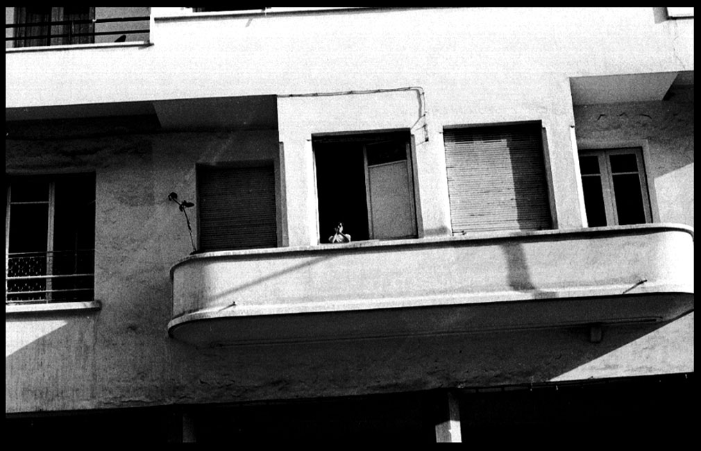LA FILLE AU BALCON Image